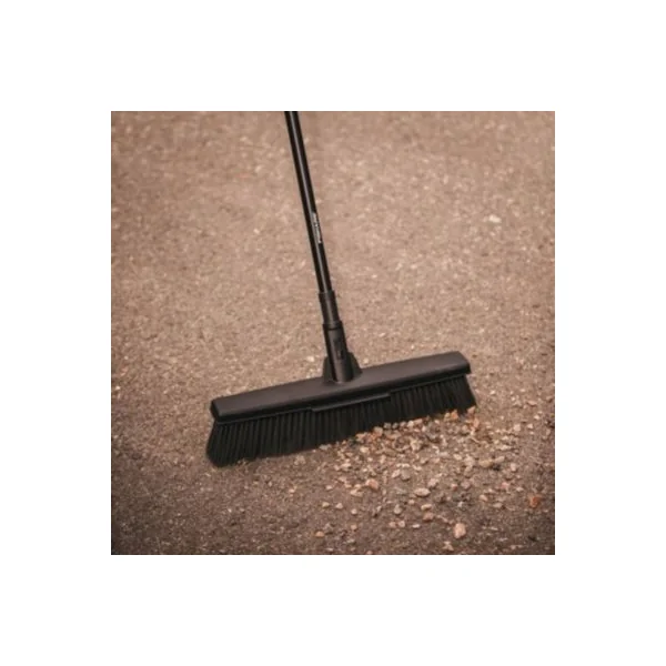 Balai de jardin multi-usages taille L Solid Fiskars L. 48 cm noir
