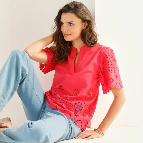 Blouse col tunisien manches courtes, broderie anglaise, framboise