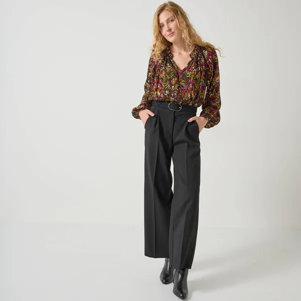 Blouse en voile crépon imprimée ethnnique, noir / multicolore