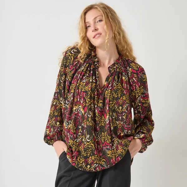 Blouse en voile crépon imprimée ethnnique, noir / multicolore