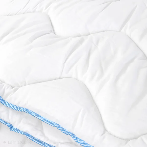 Couette 4 saisons 140x200 cm HARMONIE garnissage fibre polyester 150+300 = 450 g/m2