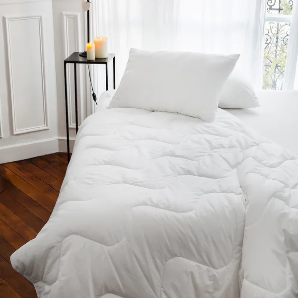 Couette 4 saisons 240x220 cm HARMONIE garnissage fibre polyester 150+300 = 450 g/m2