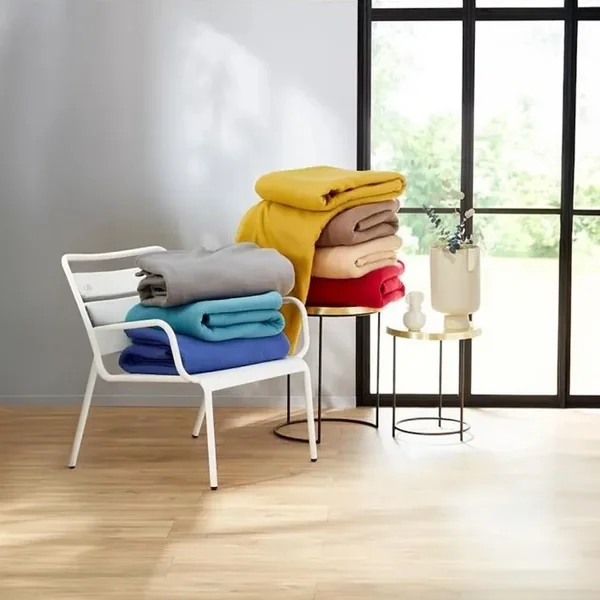 Couverture polaire 220x240 cm Isba, Fraise - 100% Polyester 320 g/m2, traité non-feu