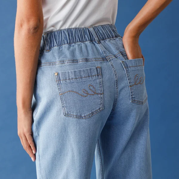 Jean stretch coupe mom confort, taille élastiquée, bleached