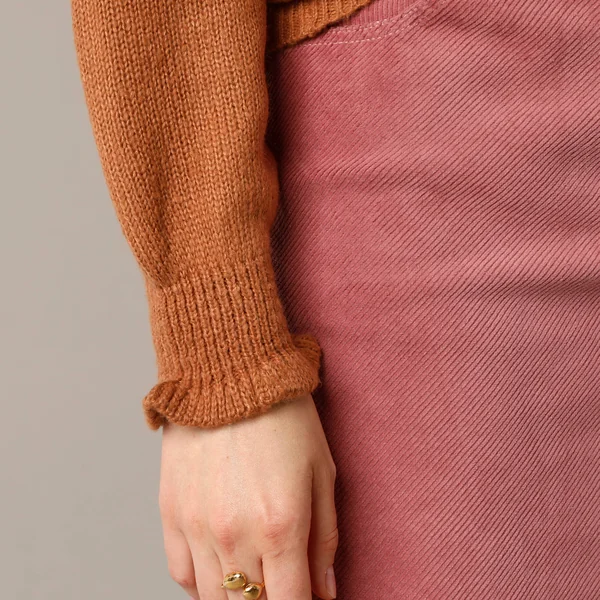 Pull col montant, finition frisotti, caramel