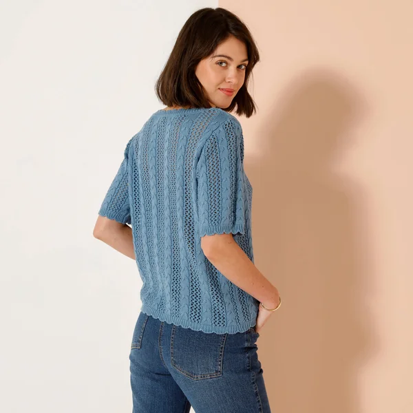 Pull festonné col rond manches coudes, maille ajourée fantaisie, bleu jean