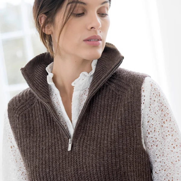 Pull tunique en côte sans manches, col montant zippé, chocolat