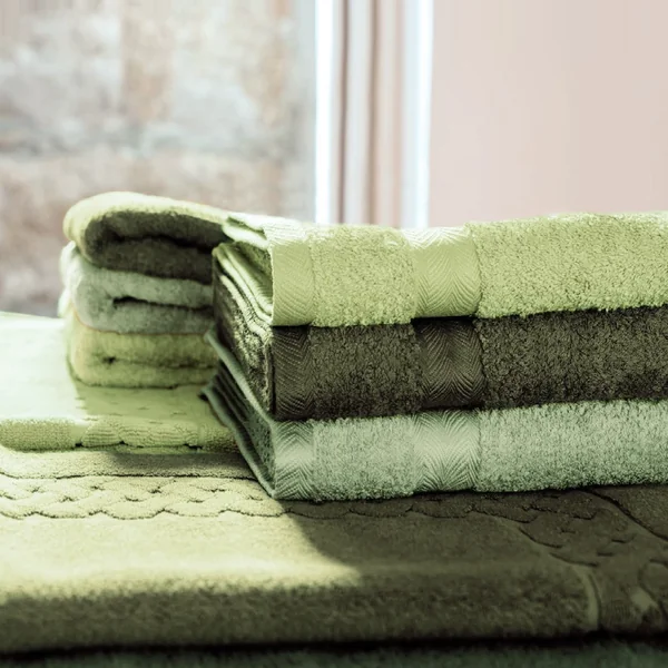 Serviette de toilette 50x100 cm ROYAL CRESENT Vert Pastel 650 g/m2