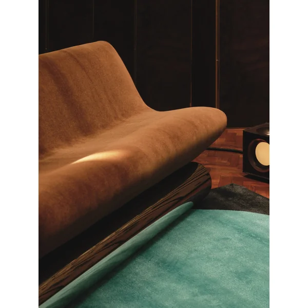 Sofa in Tobacco Velvet and Chrome - Vanguard