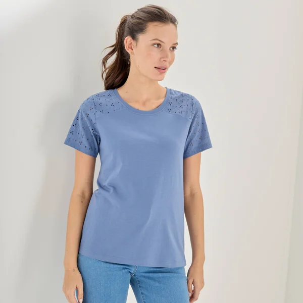 T-shirt col rond manches courtes, détail broderie anglaise, bleu jean