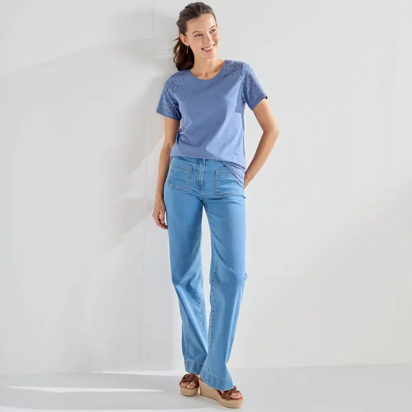 T-shirt col rond manches courtes, détail broderie anglaise, bleu jean