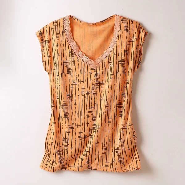 T-shirt imprimé, col V macramé, pêche / chocolat
